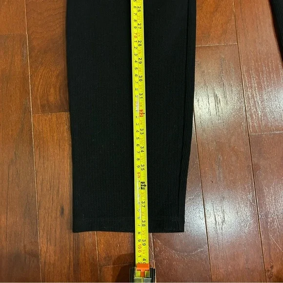 Eileen Fisher Corduroy Legging Pants
Black Size Medium Pull On comfy - Picture 4 of 8